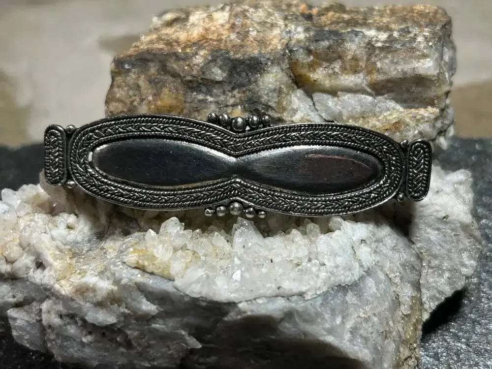Vintage silver tone ornate barrette clip
